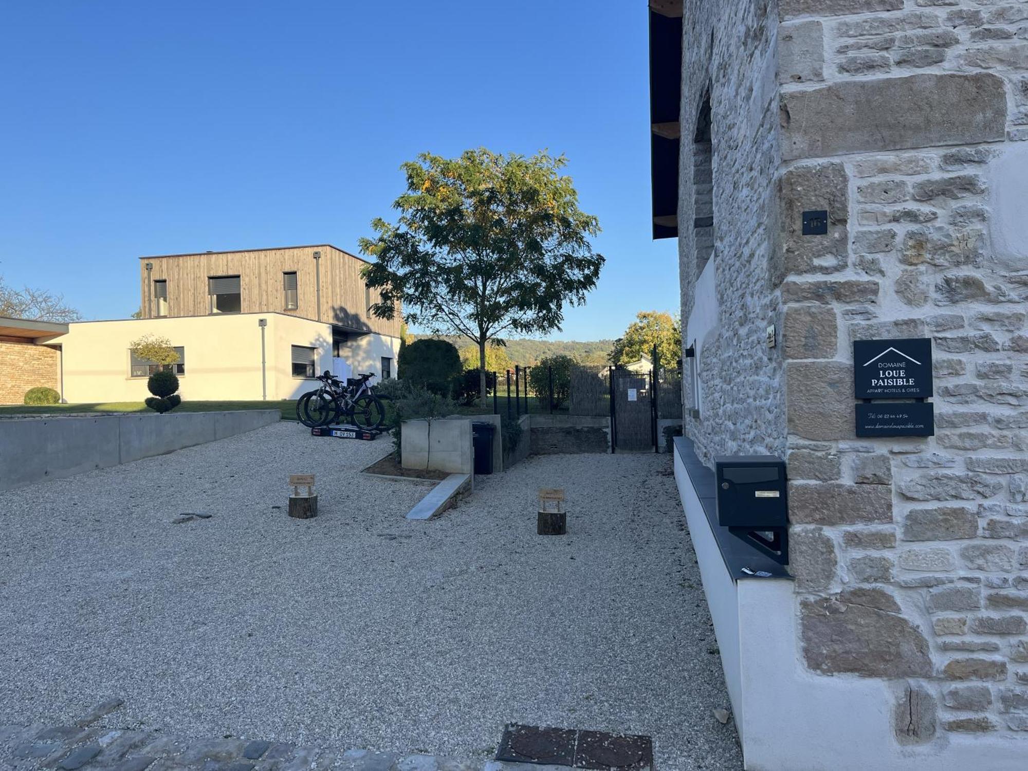 Appart-Hotel N 4 Calme Avec Terrasse, Wi-Fi Haut Debit, Petit-Dejeuner, Room-Service Et Parking Prive Chouzelot Zewnętrze zdjęcie
